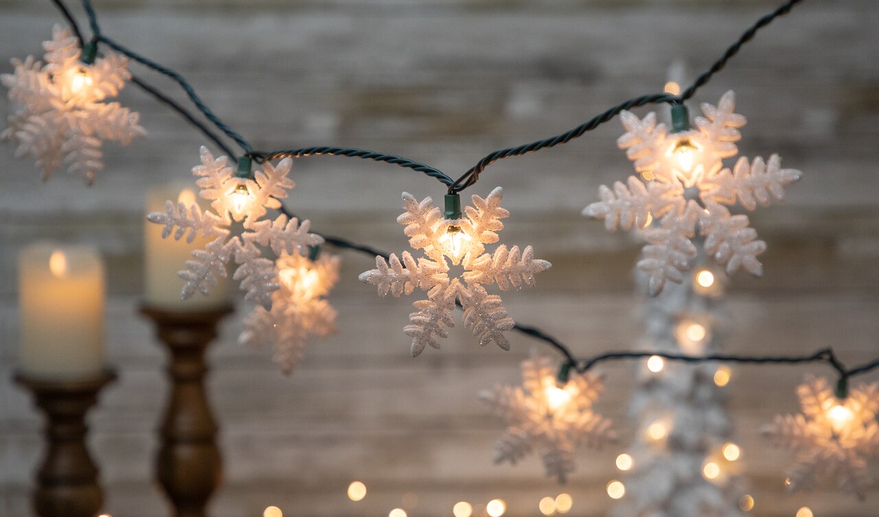 Northlight White Glittered Snowflakes Christmas Lights - Clear - 6' Green Wire - 10ct